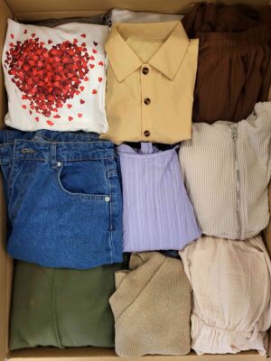 The photo shows a package with clothing in the category BSN.