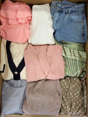 The photo shows a package with clothing in the category BSN.