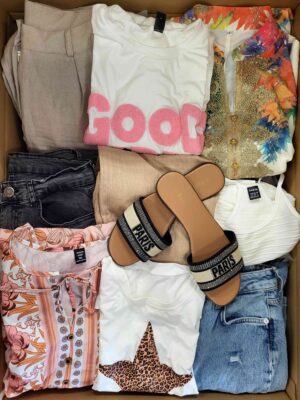 The photo shows a package with clothing in the category BSN.