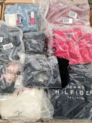 The photo shows a package with clothing in the category D.