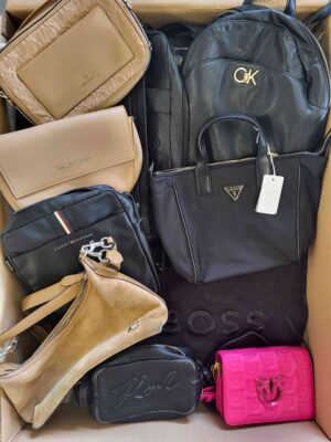 The picture shows a package with accessories in the category HC.