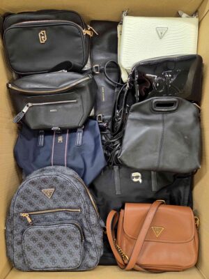 The picture shows a package with accessories in the category HC.