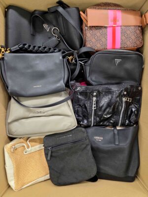 The picture shows a package with accessories in the category HC.