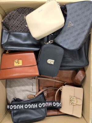 The picture shows a package with accessories in the category HC.