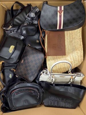 The picture shows a package with accessories in the category HC.