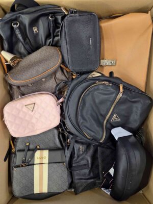 The picture shows a package with accessories in the category HC.