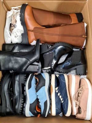 The photo shows a package with clothing in the category BPS.