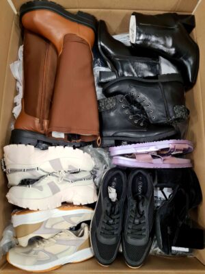 The photo shows a package with clothing in the category BPS.