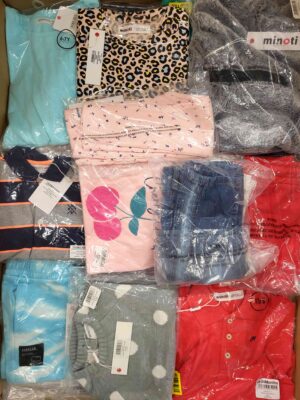 The photo shows a package with clothing in the category N.