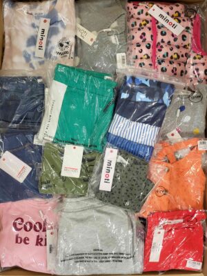 The photo shows a package with clothing in the category N.
