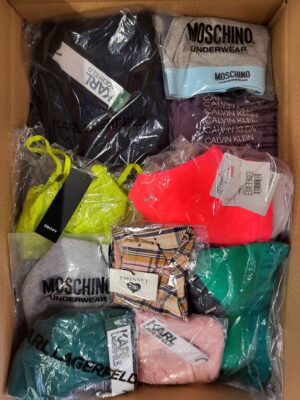 The photo shows a package with clothing in the category AU.