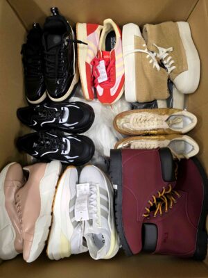 The photo shows a package with footwear in the category BSU.