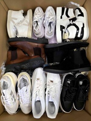 The photo shows a package with footwear in the category BSU.