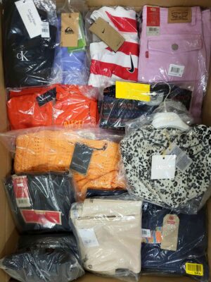 The photo shows a package with clothing in the category K.
