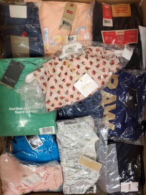 The photo shows a package with clothing in the category K.