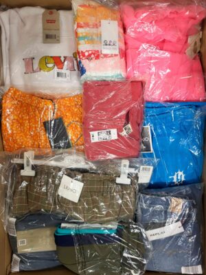 The photo shows a package with clothing in the category K.