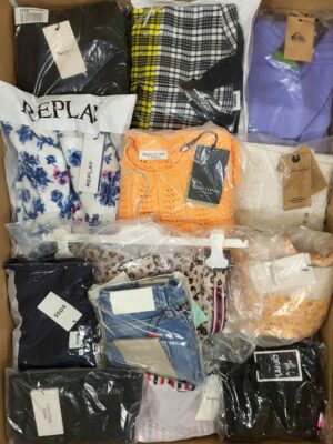 The photo shows a package with clothing in the category K.