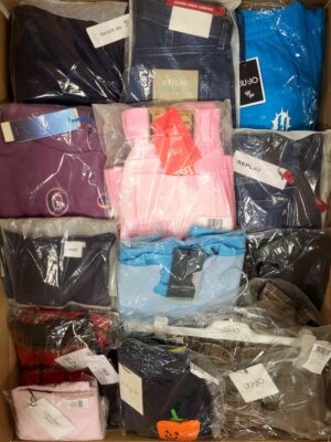 The photo shows a package with clothing in the category K.