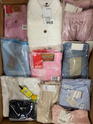 The photo shows a package with clothing in the category K.