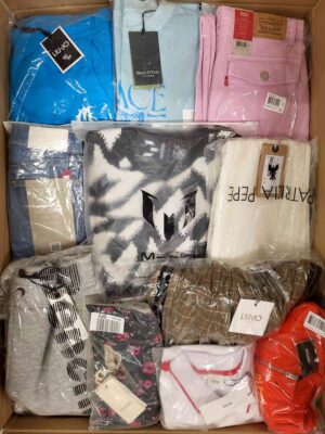 The photo shows a package with clothing in the category K.