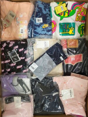 The photo shows a package with clothing in the category K.