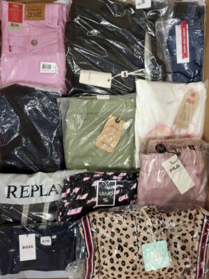 The photo shows a package with clothing in the category K.