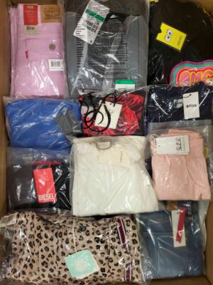 The photo shows a package with clothing in the category K.
