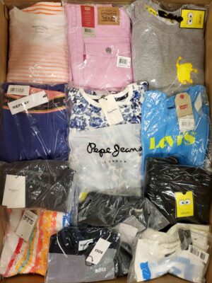 The photo shows a package with clothing in the category K.