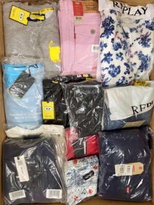 The photo shows a package with clothing in the category K.