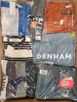 The photo shows a package with clothing in the category AM.
