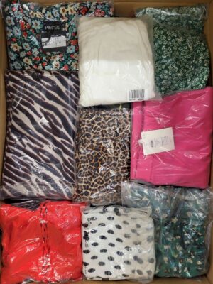 The photo shows a package with clothing in the category AR.