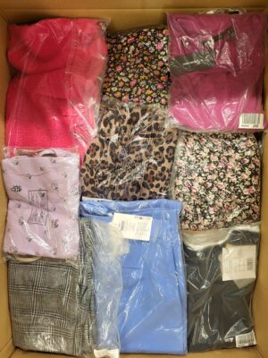 The photo shows a package with clothing in the category AR.