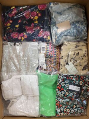 The photo shows a package with clothing in the category AR.