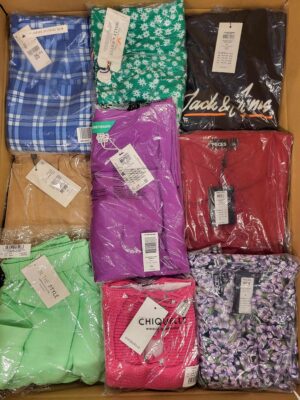 The photo shows a package with clothing in the category AR.