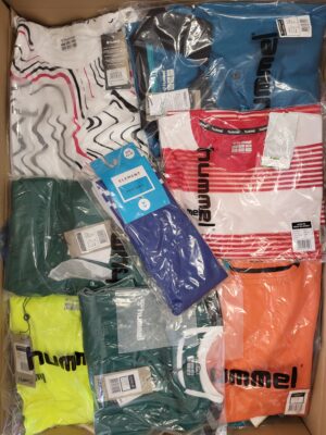 The photo shows a package with clothing in the category H.