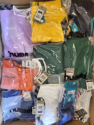 The photo shows a package with clothing in the category H.