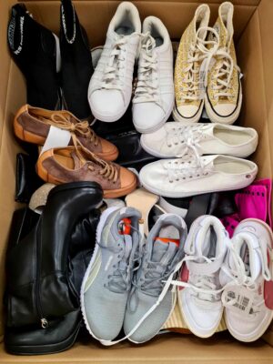 The photo shows a package with footwear in the category SH.