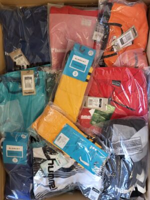 The photo shows a package with clothing in the category H.