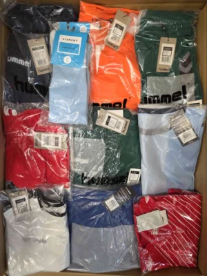 The photo shows a package with clothing in the category H.