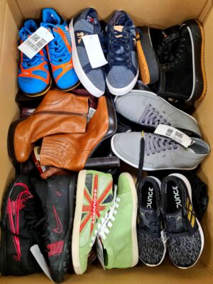 The photo shows a package with footwear in the category SH.