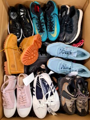 The photo shows a package with footwear in the category SH.