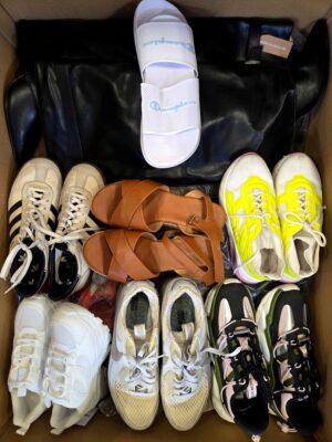 The photo shows a package with footwear in the category CSU.