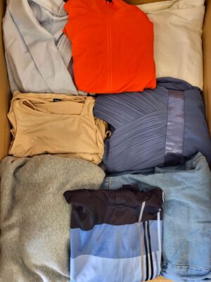 The photo shows a package with clothing in the category BSN.
