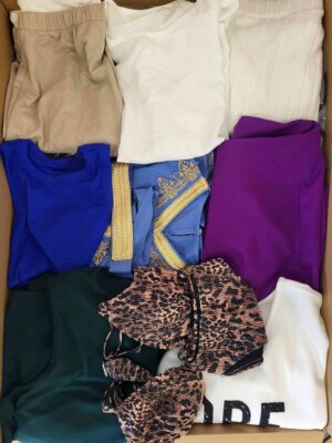 The photo shows a package with clothing in the category BSN.