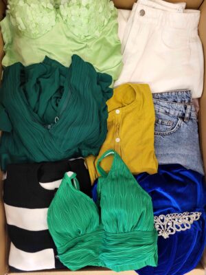 The photo shows a package with clothing in the category BSN.