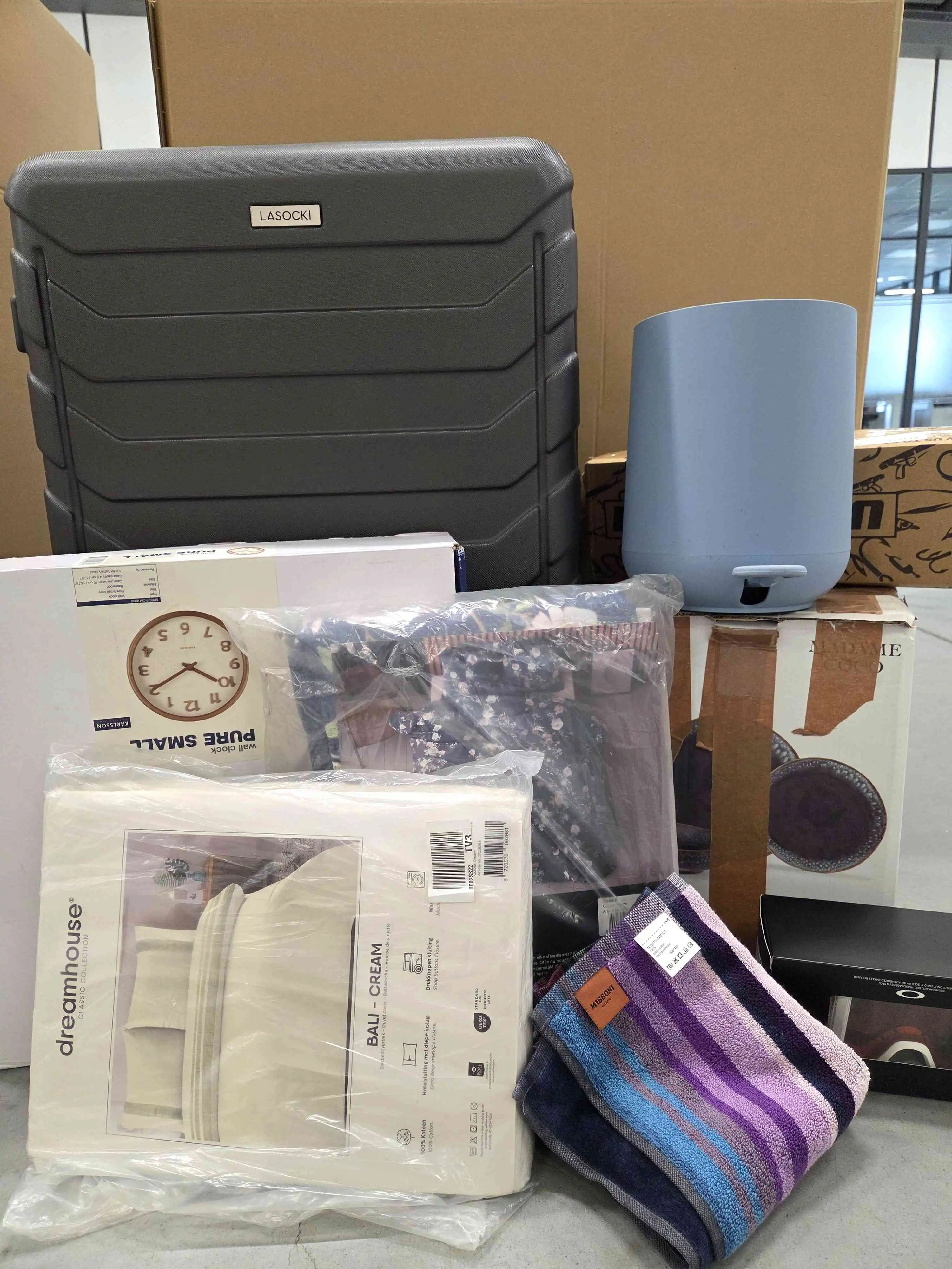 CH104 3 The photo shows the palette in the category CH.