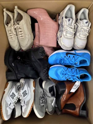 The photo shows a package with footwear in the category SH.