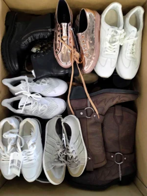 The photo shows a package with footwear in the category SH.
