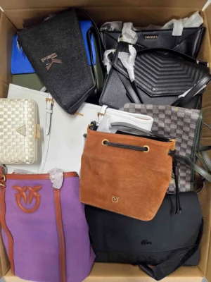 The picture shows a package with accessories in the category HB.