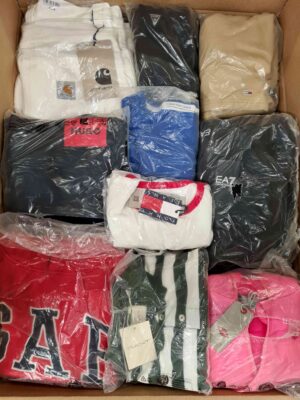 The photo shows a package with clothing in the category D.